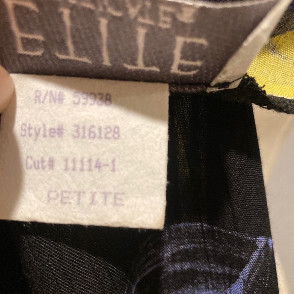 ❗️5X$30❗️ PETITE SOPHISTICATE  Colorful Geometric Patterned Cardigan  100% Rayon - Picture 8 of 9